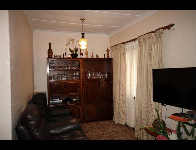 2 BEDROOM HOUSE FOR SALE IN KENSINGTON